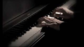 Video voorbeeld van "'Sharp Objects' piano - Pienso, luego existes - HBO tv series soundtrack"