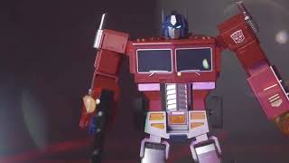 Transformers Optimus Prime Auto-Converting Robot - Συλλεκτική Έκδοση