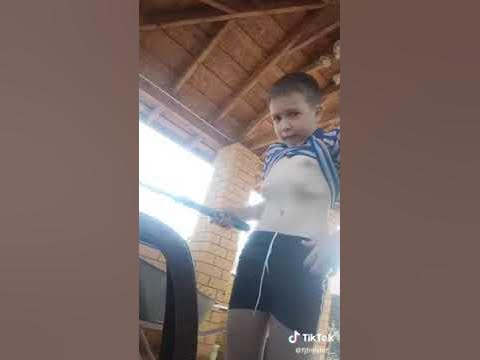 ТикТок мужские соски сиськи мальчика пупок - YouTube