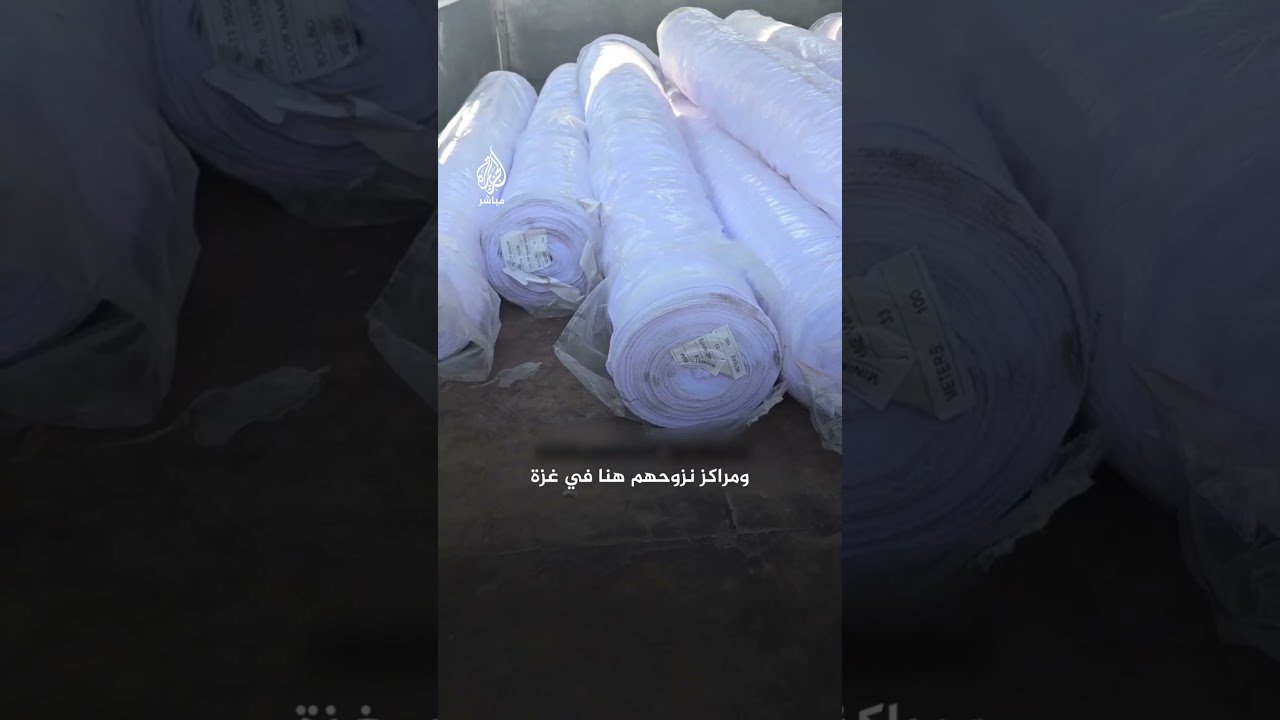 في ظل نقص شديد للأكفان لدفن شهداء العدوان الإسرائيلي على غزة.. مشاهد لشاحنة من الأكفان تصل إلى غزة