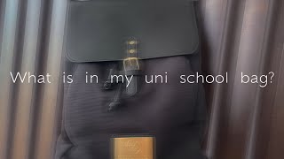 🎒What is in my school bag ?