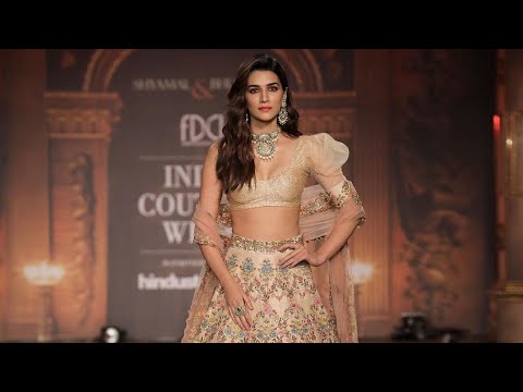 Kriti Sanon walks the Ramp as a Showstopper in Shayamal & Bhumika at Indian Couture Week 2019..♥