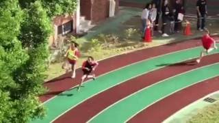 20161203六年級女童400接力決賽 (第五跑道螢光背心)
