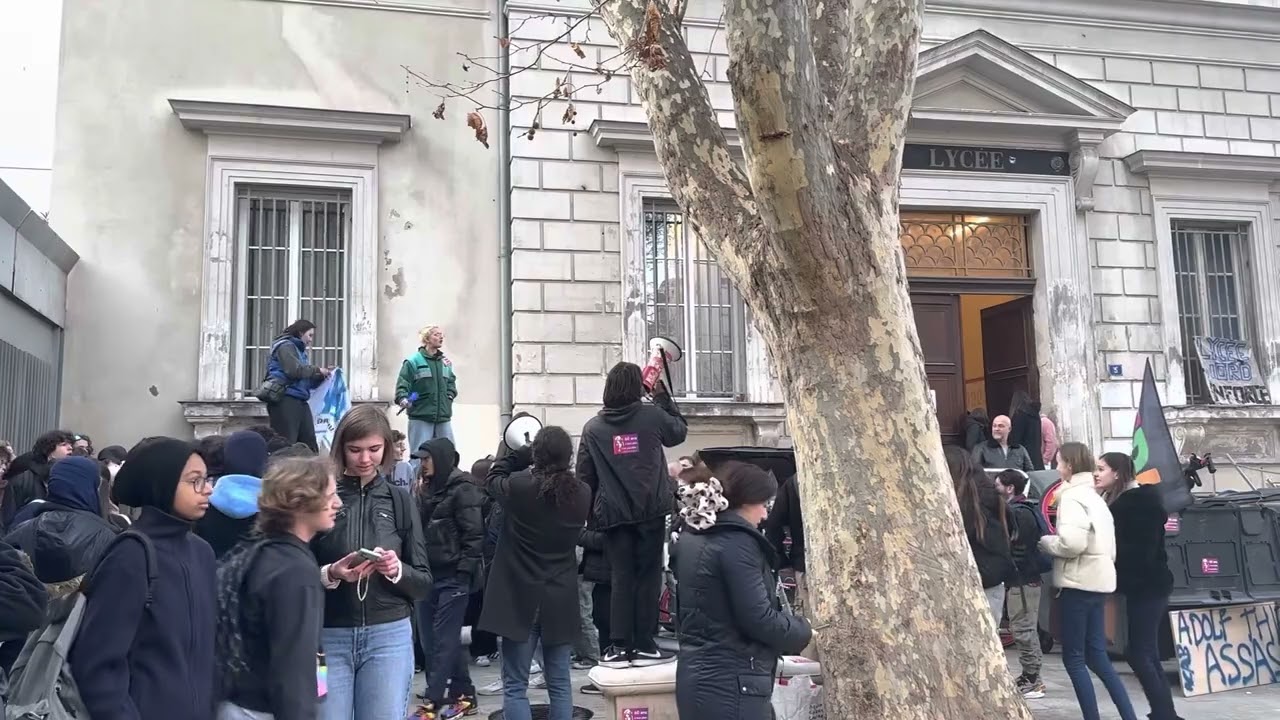 Grève contre la réforme des retraites : barrage filtrant au lycée Thiers à Marseille