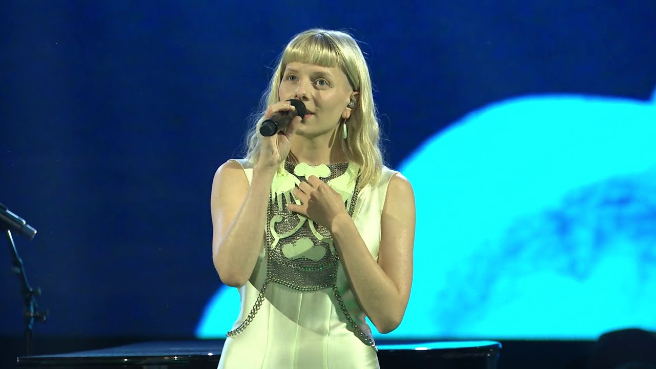 Aurora - NRK P13 "Selskapssjuk" - Radio interview 2025-04-24 (Eng Subs)