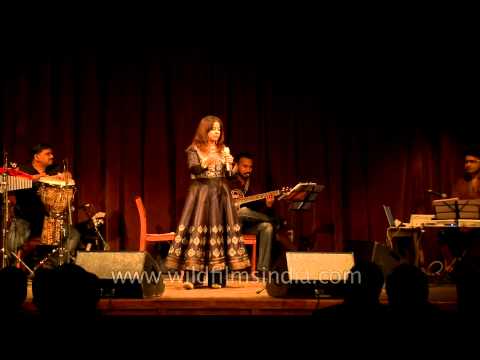 Rekha Bhardwaj sings 'Ab mujhe koi intezaar kahan' - Mussoorie