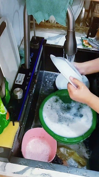 temenin aku nyuci piring 😅 #nyuci #cleaning #cucipiring #lifeisbutadream #dishwashing