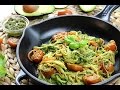 Espaguetis de calabacín y zanahoria con pesto de aguacate