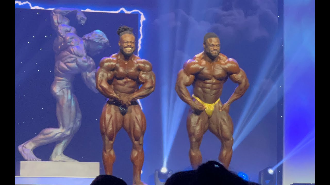 Brandon Curry vs William Bonac final comparison at the Arnold Classic Finals