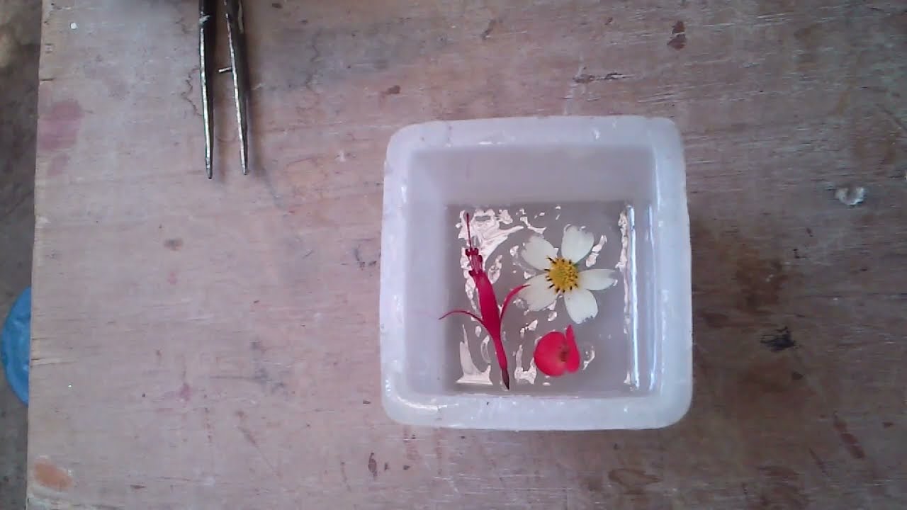Encapsulado de flores frescas con resina cristal preparada