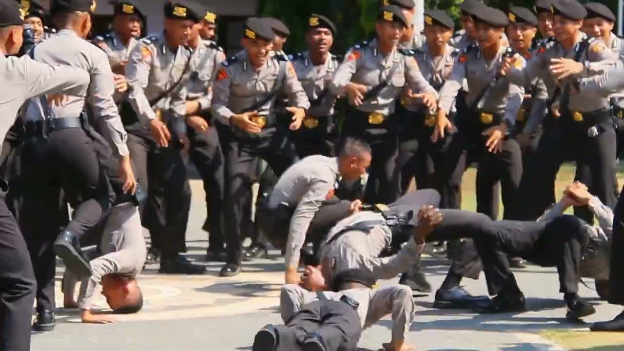 keren sekali  yel Siswa Sekolah Polisi Negara (SPN) Polda Bali berkumandang di STEMSI