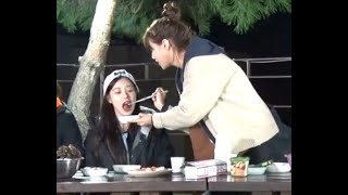 April Naeun feeding everyone including Hyunjoo