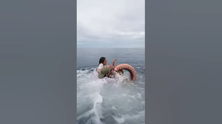 Giant Squid Drags Woman Off The Boat!Giant Unbelievable Ocean Encounter #giantsquid #ocean #wildlife