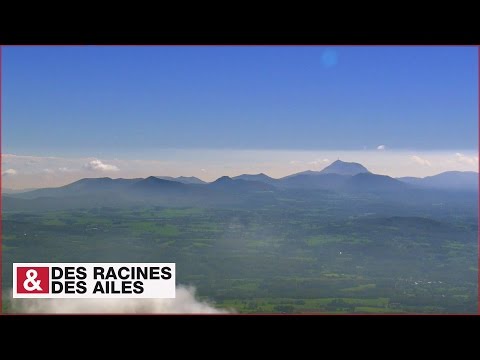 Du Sancy au Puy de Dôme, la chaîne des Puys vue du ciel