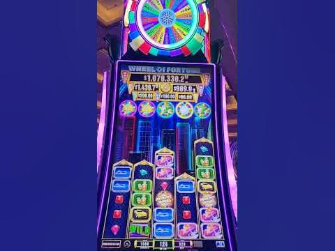 Testing my luck on a max bet #slots #casino #vegas #bonus #jackpot 