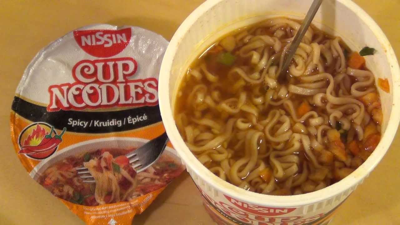 Nissin Cup Noodles [Spicy Kruidig Epice] - YouTube