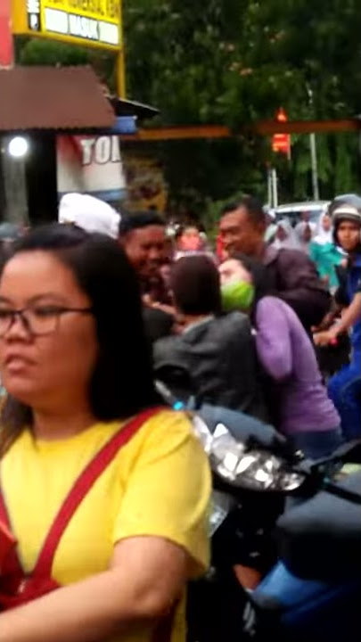 Viral .... Sama sama cewek ribut di dpn KBN