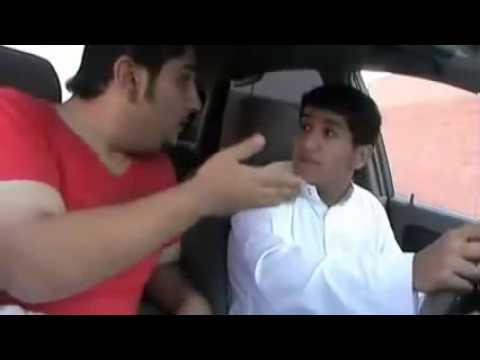 حساوي يعلم اخوه السواقه