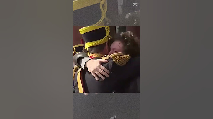 Milei se emociona con el regalo de los Granaderos en su cumpleaños