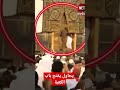 يحاول فتح باب الكعبة