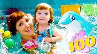Привет, Бьянка и мама Маша Капуки в бассейне - Видео для детей