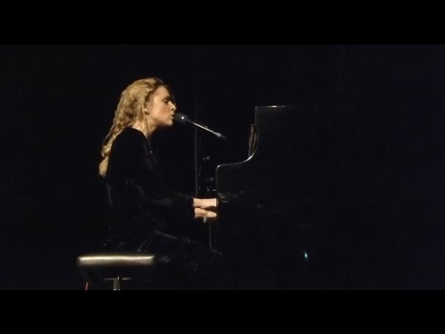 Agnes Obel - Fuel To Fire into On Powdered Ground - live Freiheiz Munich 2014-01-07 class=