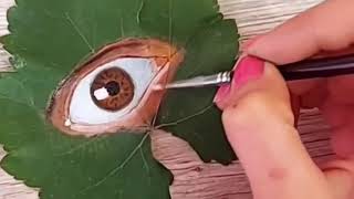 Drawing eye... so realistic that they could ripen 😱