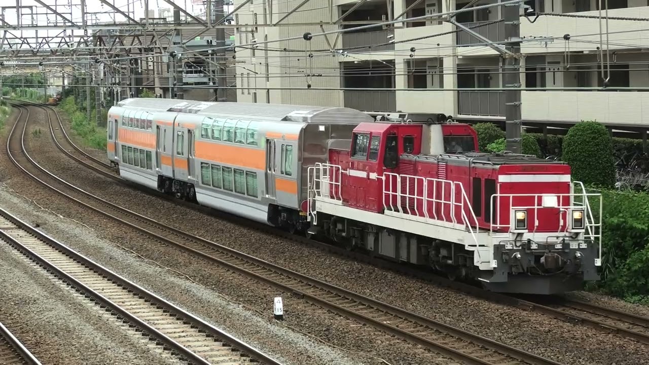 E233系 中央線向け2階建てグリーン車 甲種輸送 - YouTube
