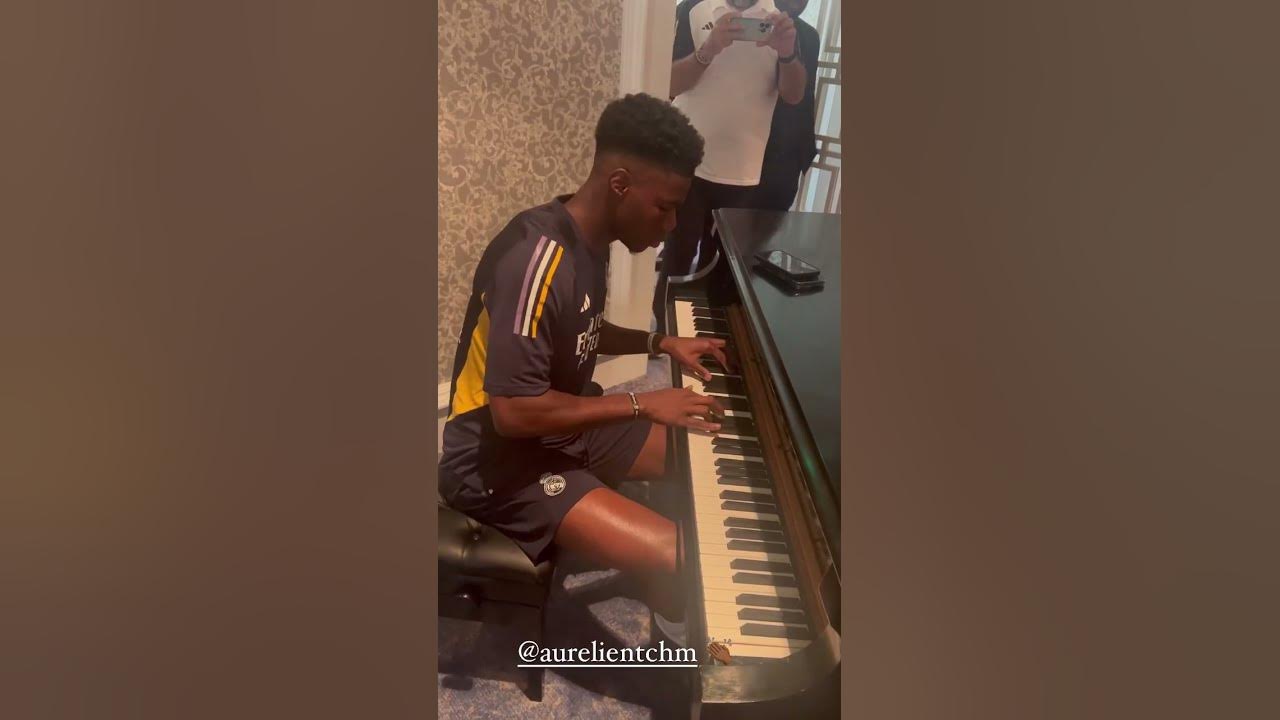 Tchouaméni Plays Ludovico Einaudi’s “Experience” For Teammates 🪄🇫🇷