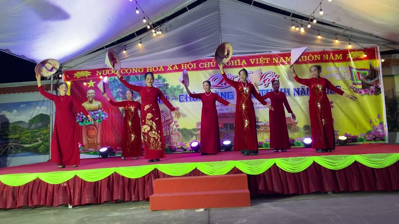 Múa nón Duyên quê Phú thịnh 