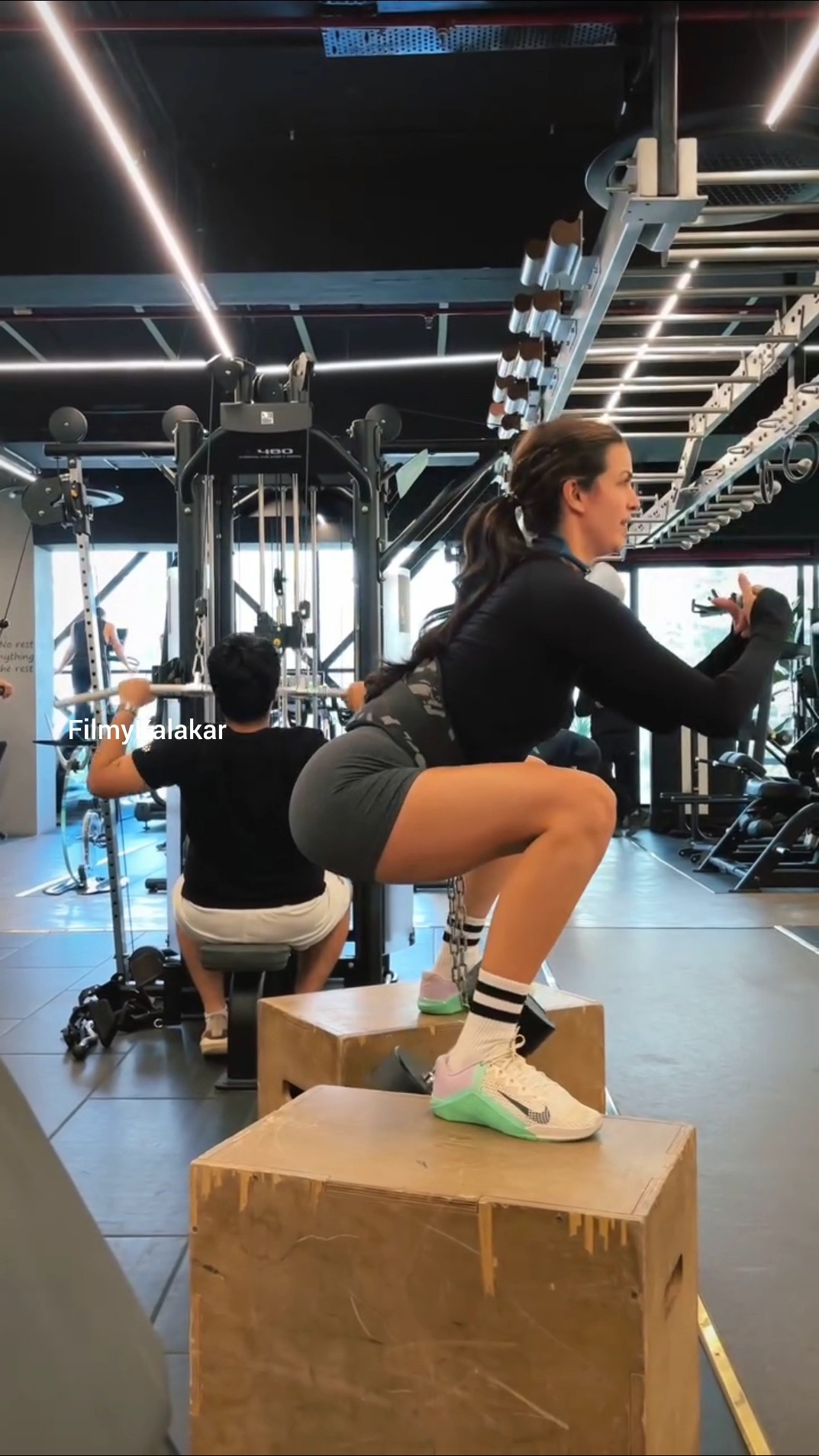 Thumbs up to #natasastankovic 's hustle ? #filmykalakar