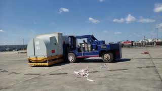 Chicago Machinery Movers, Siemens Turbine Engine at Chicago Ohare Airport with a 60-80,000 forklift