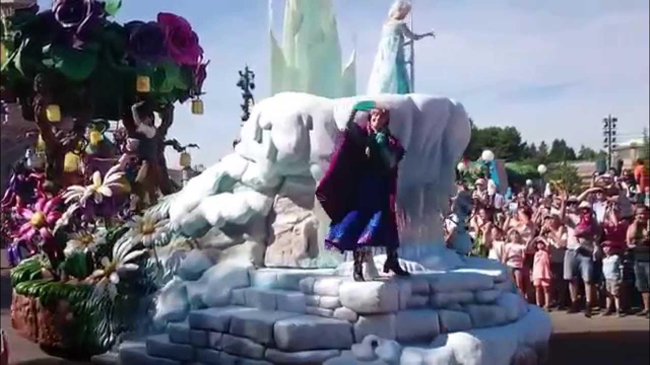 PARADE DISNEY Scène La Reine des Neiges/Raiponce (Juïn 2015) [2/2] YouTube