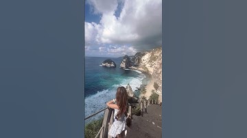 The Iconic beach of Indonesia. Must add to your bucket list✨#diamondbeach #bali #indonesia  #travel