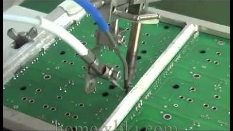Soldering robot automatic soldering video，automatically send tin
