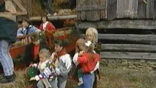 Video thumbnail of "Dolly Parton "Home For Christmas" Special 1990 (P2)"