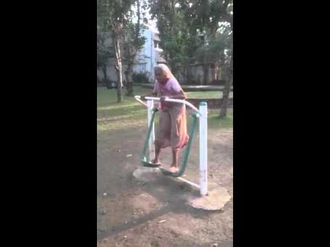 funny-old-lady-in-park-(indian)