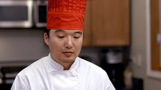 Heartbreaking: Hibachi Chef Tries To Make Meal On A Regular Table