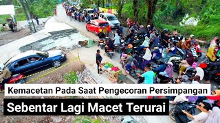 Download Lagu kondisi kemacetan pada saat pengecoran rigid beton persimpangan jalan raya kali gabus tambun bekasi MP3 Download Lagu kondisi kemacetan pada saat pengecoran rigid beton persimpangan jalan raya kali gabus tambun bekasi MP3