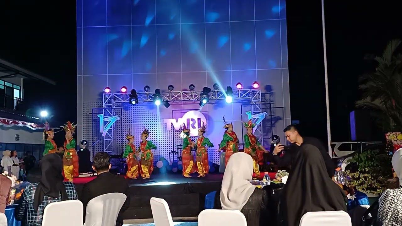 juara 1 Lomba Lulo Kreasi dari Sanggar Ana Sepu Sorume Kota Kendari