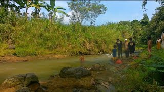 Wah.. Seenak ini datang ke kampung indah Suasana Sejuk mandi di sungai Bogor Jawa barat