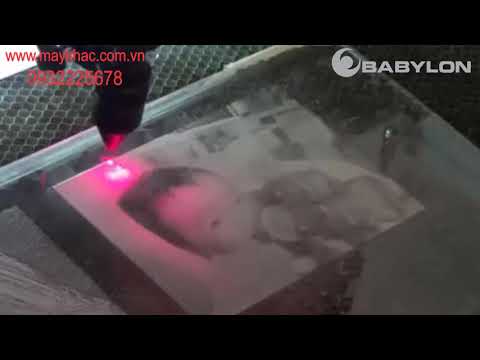 Video MÁY KHẮC LASER 1390 - KHẮC ẢNH CHÂN DUNG TRÊN MICA |... - youtube