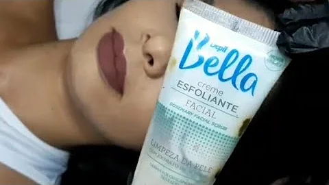 Como é feita a higienização do rosto da cliente antes de fazer uma sobrancelha?