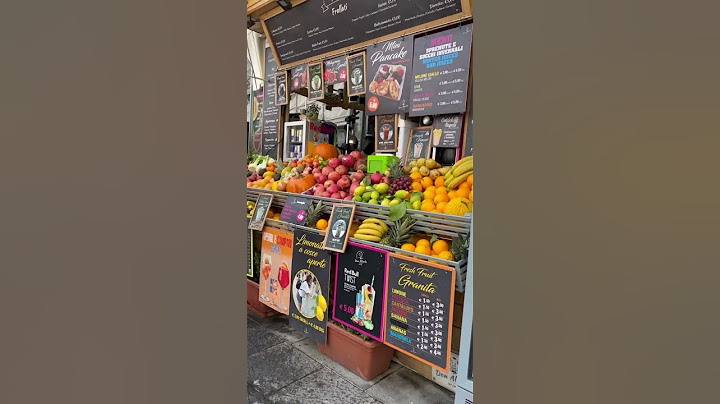 Fresh Juice Shop In Italy #shorts #fruits #fruitsjuice #juice #viral #yummy #streetdrinks #fresh
