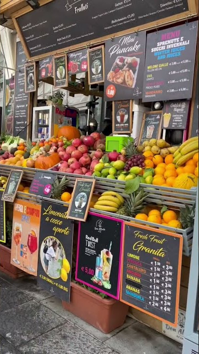 Fresh Juice Shop In Italy #shorts #fruits #fruitsjuice #juice #viral #yummy #streetdrinks #fresh