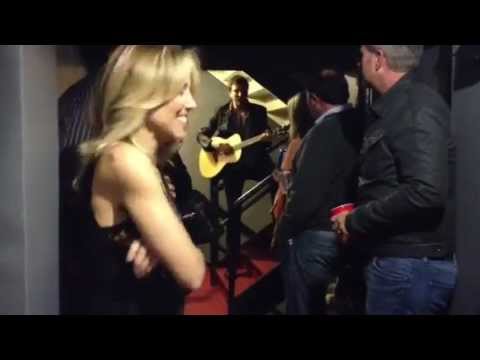 Sheryl Crow listen to Brett Eldredge at Ten Man Jam backstage (21 Feb 13)