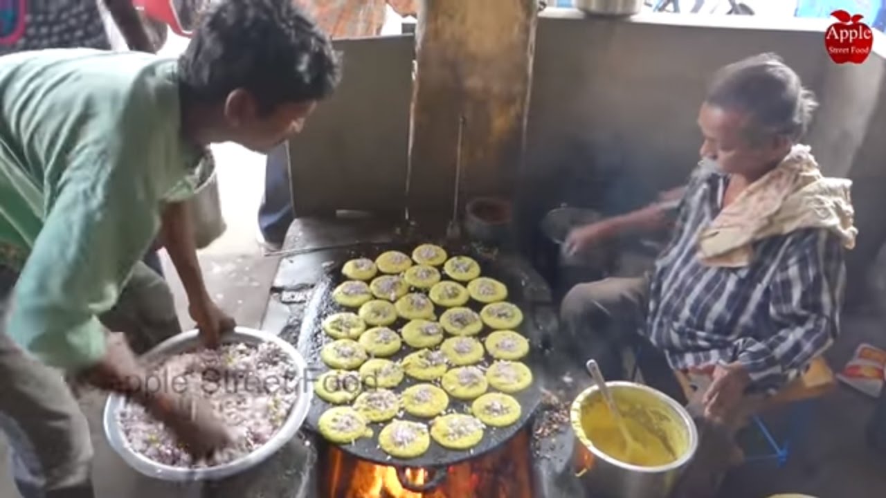 Pesarattu | Moong Dhal dosa | Subbarao special pesarattu | kakinada  street food | APPLE STREET FOOD
