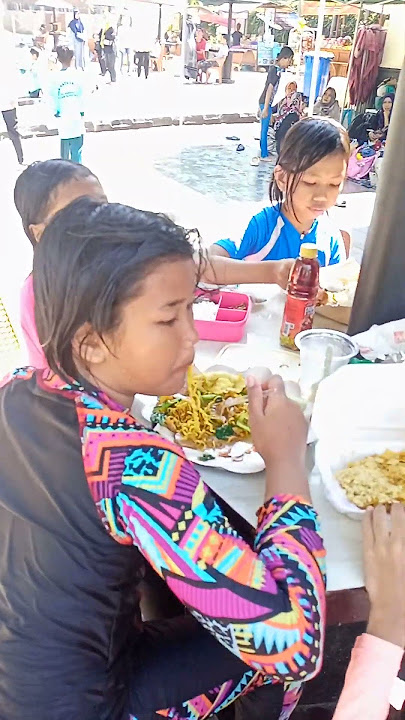 🍜Makan siang kita di kolam renang Pesona Nirwana, Rabu 13 september 2023