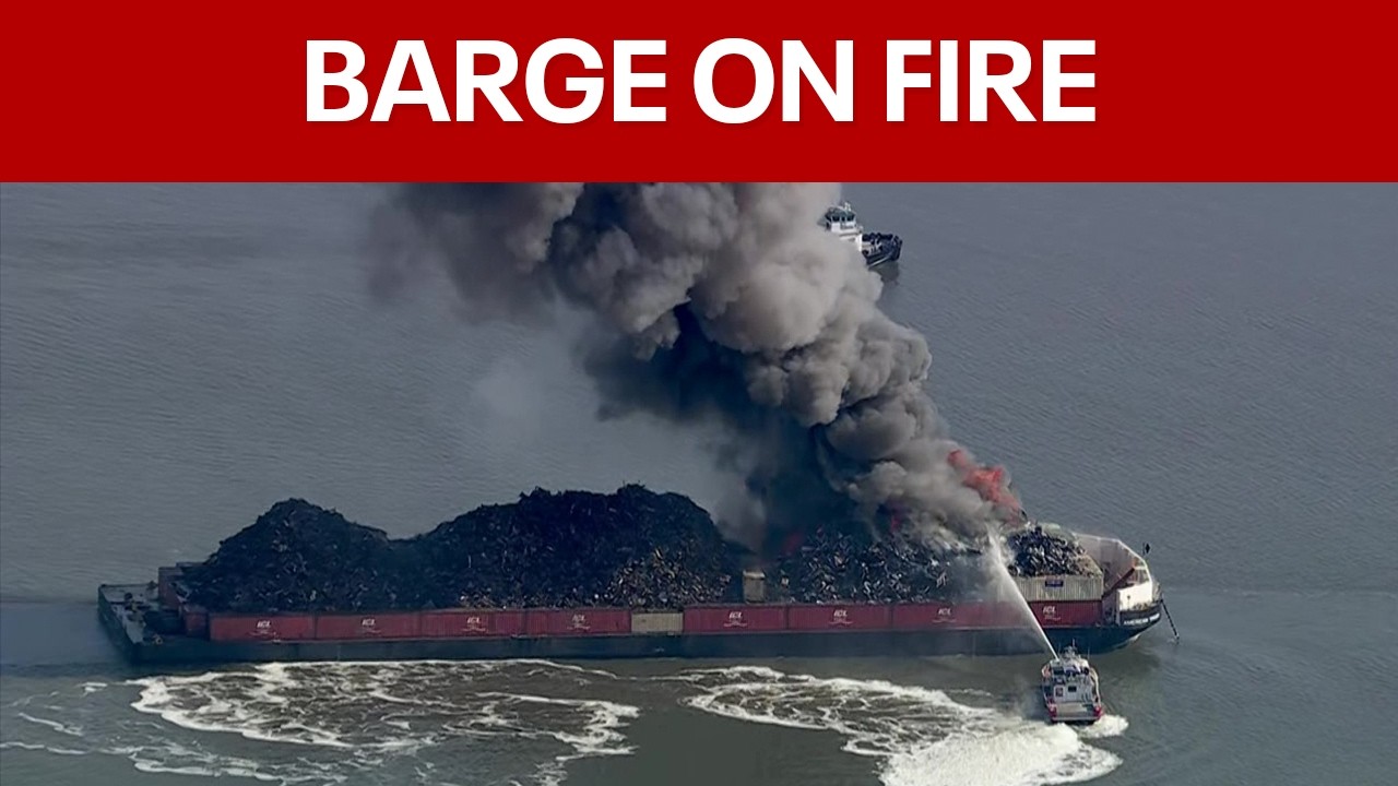 BREAKING 🔴  Barge on fire in Delaware River