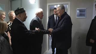 Касым-Жомарт Токаев побеседовал с ветераном войны Иваном Гапичем и краеведом Жайсаном Акбаем